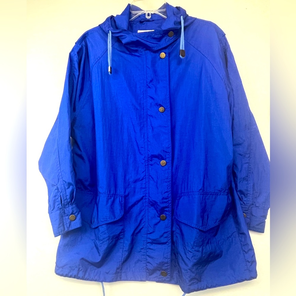 Vintage Talbots Woman’s Royal Blue Nylon Unlined Raincoat Size Med